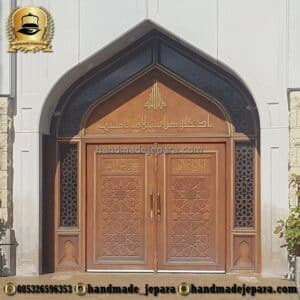 Pintu Masjid Kayu Jati
