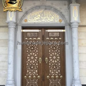 Pintu Masjid Ukir