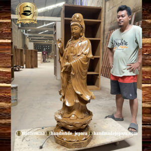 Patung Dewi Kwan im Jati Jepara