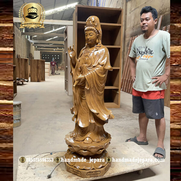 Patung Dewi Kwan im Jati Jepara